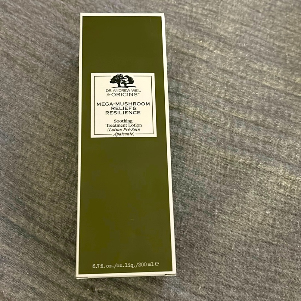 Full size Origins Mega Mushroom Relief & Resilience Soothing Treatment Lotion